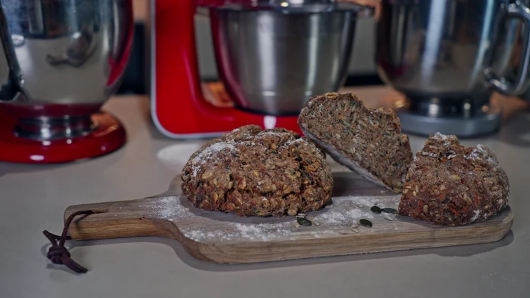 Das fertige Vollkornbrotbrot aus den Küchenmaschinen