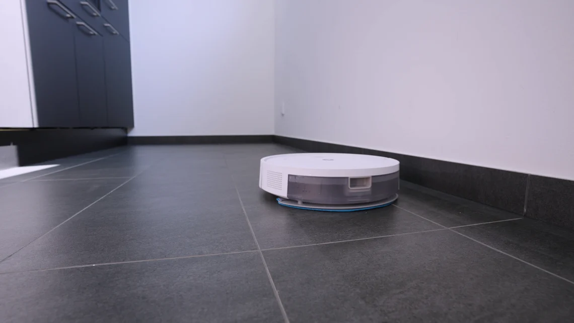 Da wischt er: Für frische Flecken bestens geeignet, macht der Roomba Combo Essential bei Eingetrocknetem leider schnell schlapp.